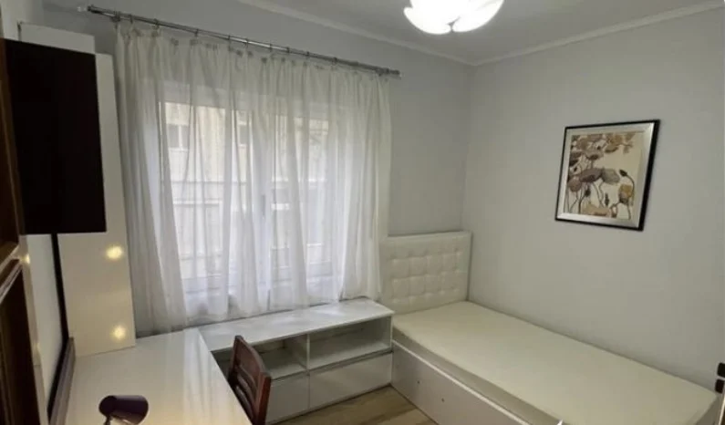 Tirane, jepet me qera apartament 2+1 Kati 1, 89 m² 700 € (Rruga fortuzi)