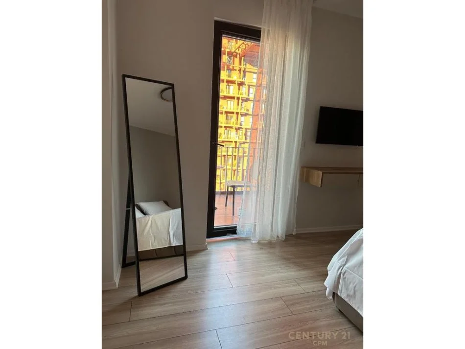 Tirane, jepet me qera apartament 2+1 Kati 8, 114 m² 1.400 € (Rruga e kavajes)