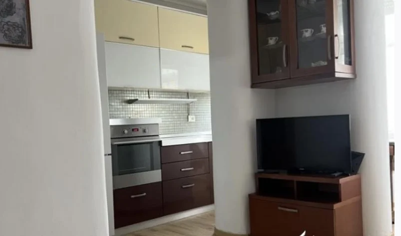 Tirane, jepet me qera apartament 2+1 Kati 1, 89 m² 700 € (Rruga fortuzi)