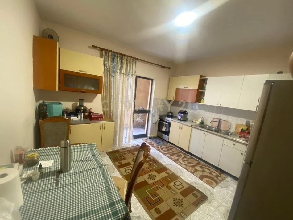 Tirane, shitet apartament 3+1 Kati 3, 128 m² 145.000 € (Rruga xhanfize keko)