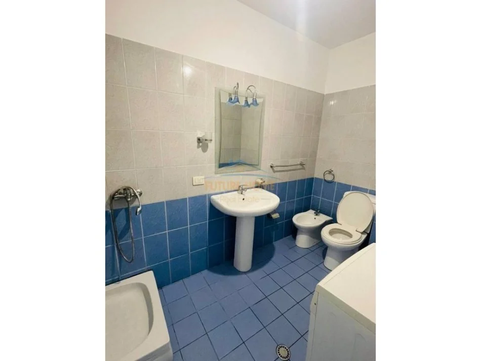 Shqiperi, jepet me qera apartament 1+1 Kati 6, 66 m² 400 € (Restorant Fresku)
