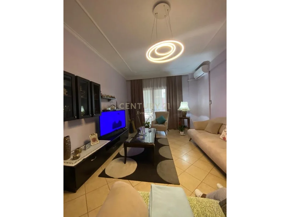 Tirane, jepet me qera apartament 2+1 Kati 4, 106 m² 750 € (rruga e Kavajes)