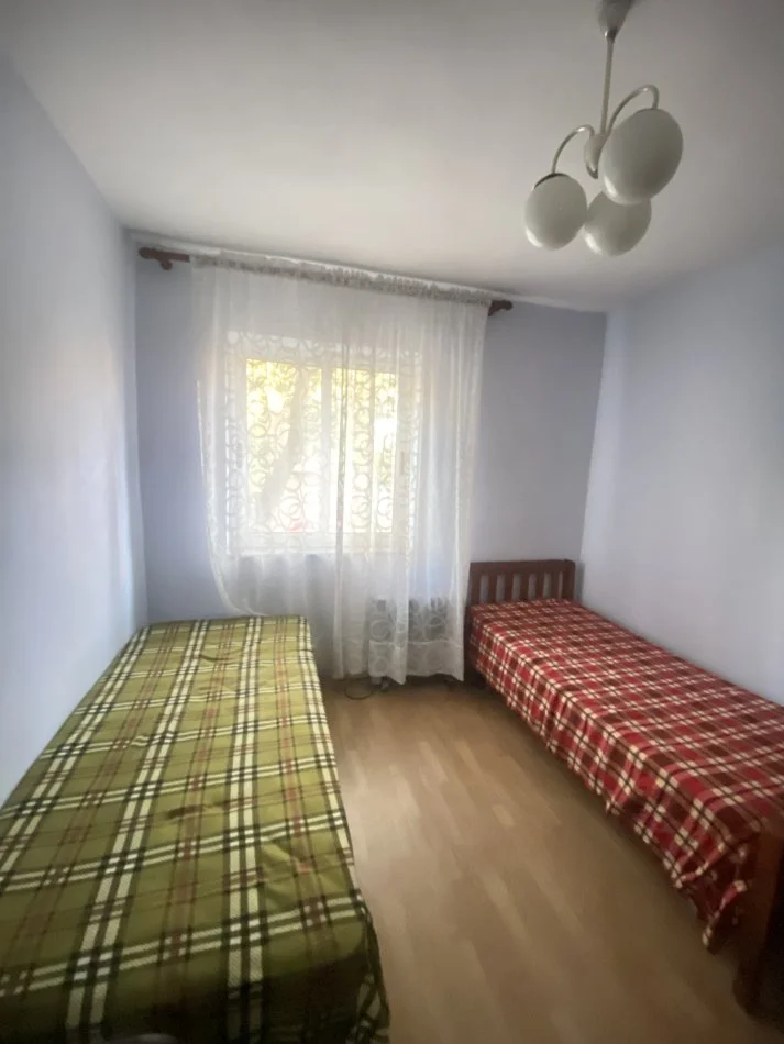 Tirane, jepet me qera apartament 2+1+Ballkon Kati 1, 80 m² 400 € (Maria logoreci)