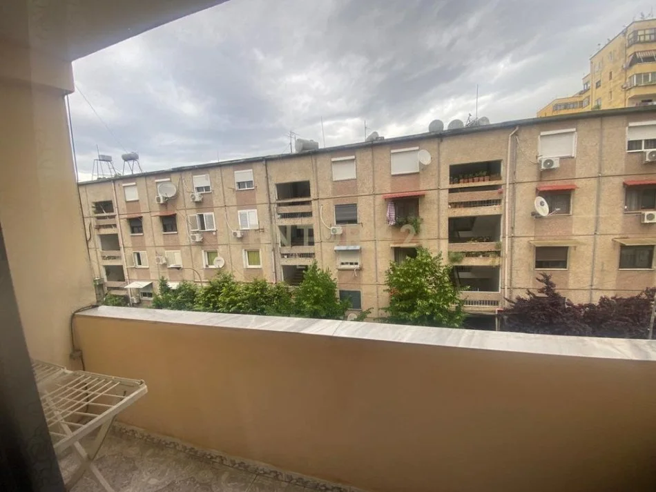 Tirane, shitet apartament 3+1 Kati 3, 128 m² 145.000 € (Rruga xhanfize keko)
