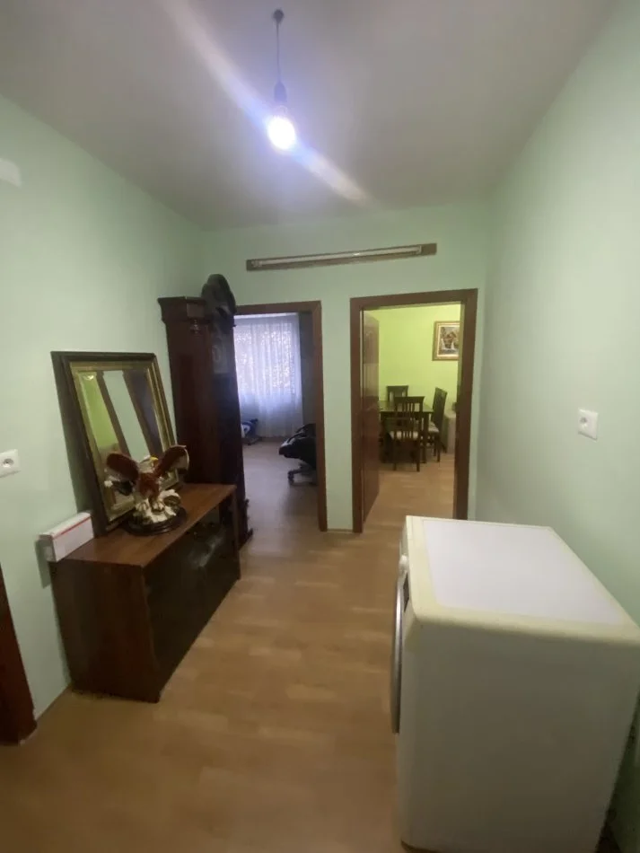 Tirane, jepet me qera apartament 2+1+Ballkon Kati 1, 80 m² 400 € (Maria logoreci)