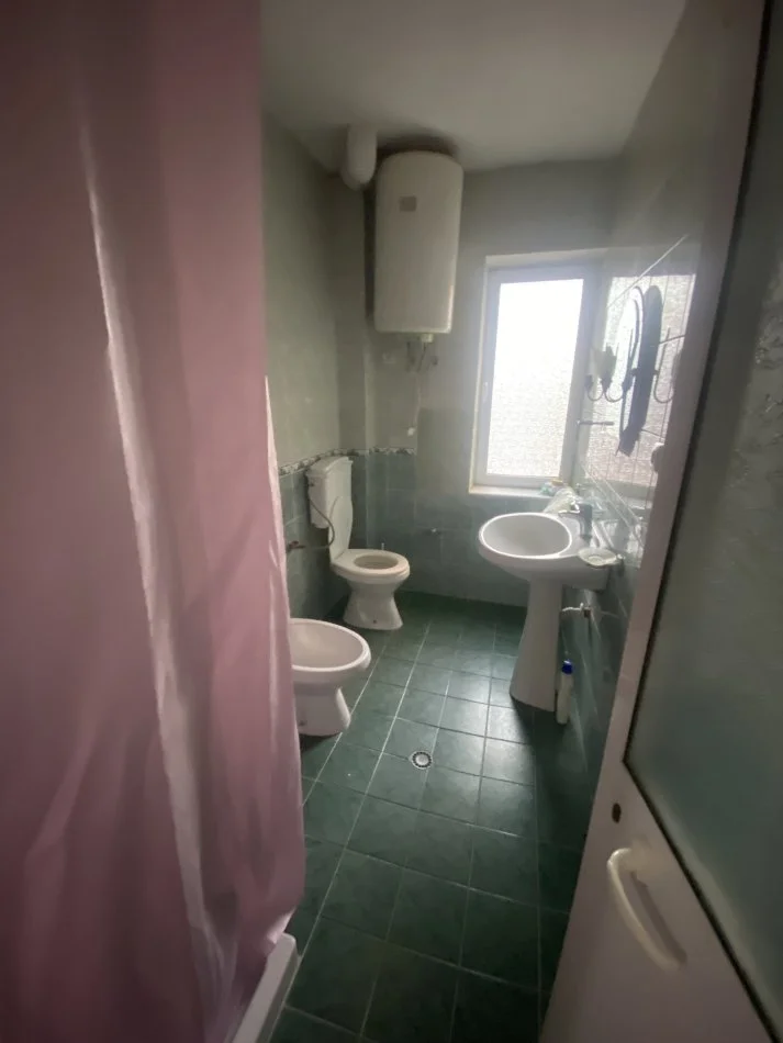 Tirane, jepet me qera apartament 2+1+Ballkon Kati 1, 80 m² 400 € (Maria logoreci)