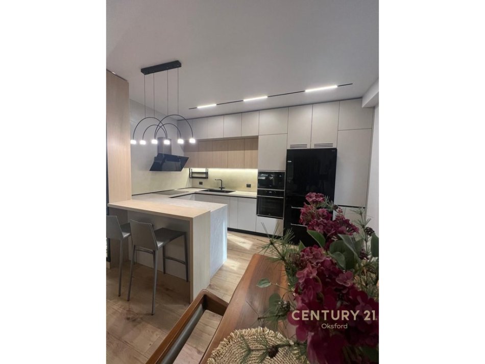 Tirane, jepet me qera apartament 2+1 Kati 6, 110 m² 1.600 € (Blloku)