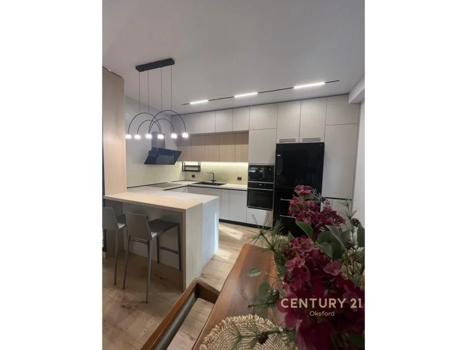 Tirane, jepet me qera apartament 2+1 Kati 6, 110 m² 1.600 € (Blloku)