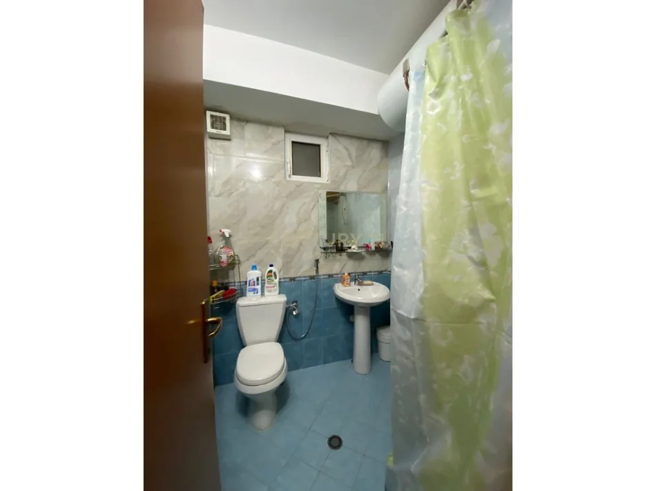 Tirane, jepet me qera apartament 2+1 Kati 4, 106 m² 750 € (rruga e Kavajes)