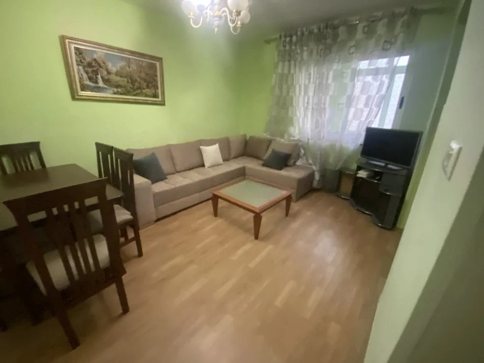 Tirane, jepet me qera apartament 2+1+Ballkon Kati 1, 80 m² 400 € (Maria logoreci)