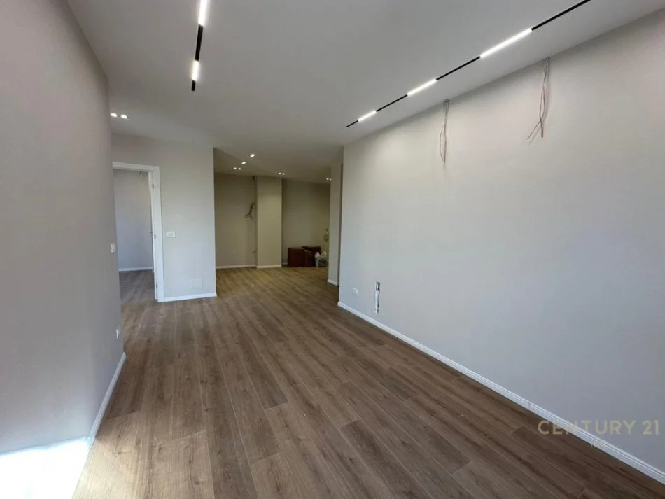 Tirane, shitet apartament 2+1 Kati 3, 86 m² 210.000 € (Shkolla e Kuqe)