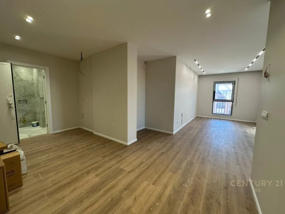 Tirane, shitet apartament 2+1 Kati 3, 86 m² 210.000 € (Shkolla e Kuqe)