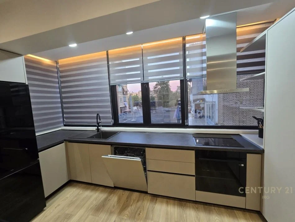 Tirane, shitet apartament 1+1 Kati 3, 70 m² 175.000 € (Ministria Jashtme)