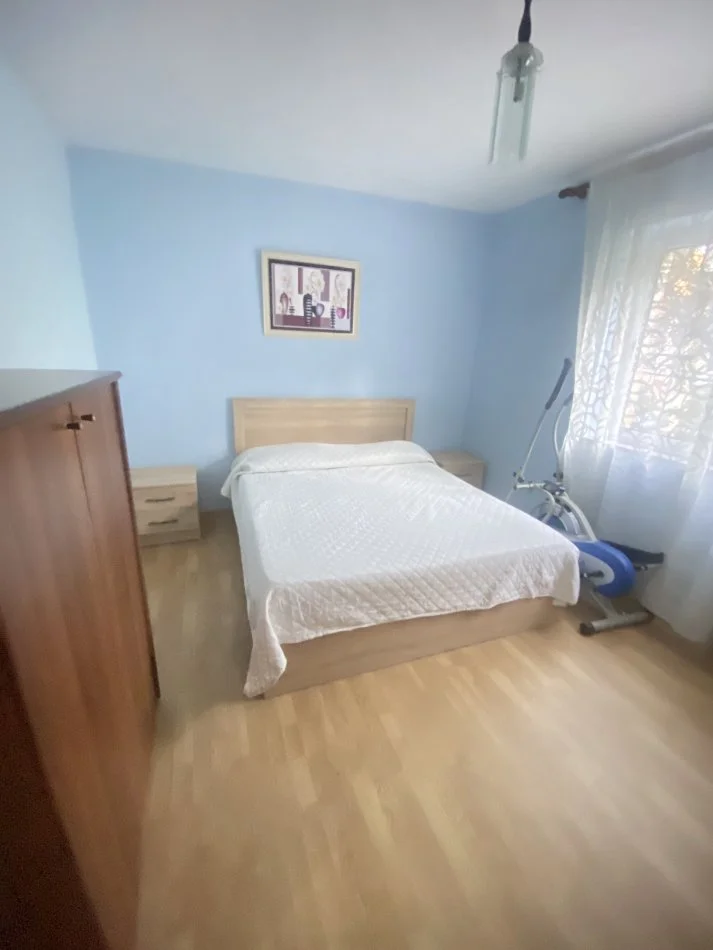 Tirane, jepet me qera apartament 2+1+Ballkon Kati 1, 80 m² 400 € (Maria logoreci)
