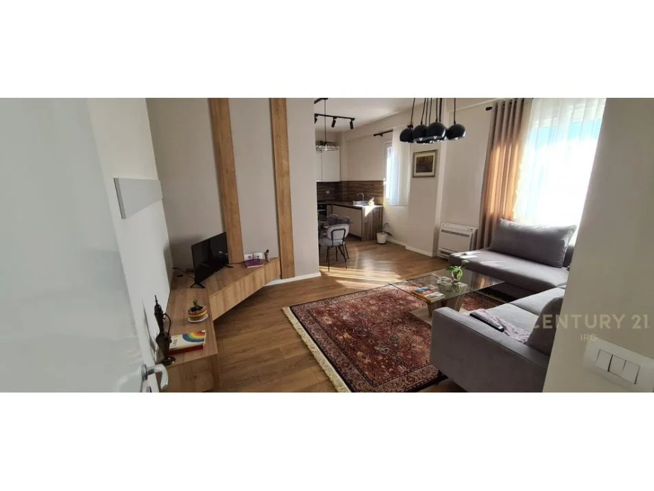 Tirane, jepet me qera apartament 1+1+ post parkimi, Kati 7, 67 m² 850 € (Pazari i ri)