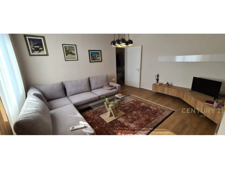 Tirane, jepet me qera apartament 1+1+ post parkimi, Kati 7, 67 m² 850 € (Pazari i ri)