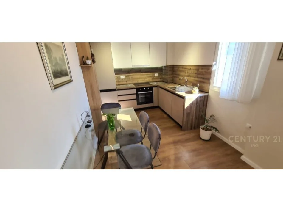 Tirane, jepet me qera apartament 1+1+ post parkimi, Kati 7, 67 m² 850 € (Pazari i ri)