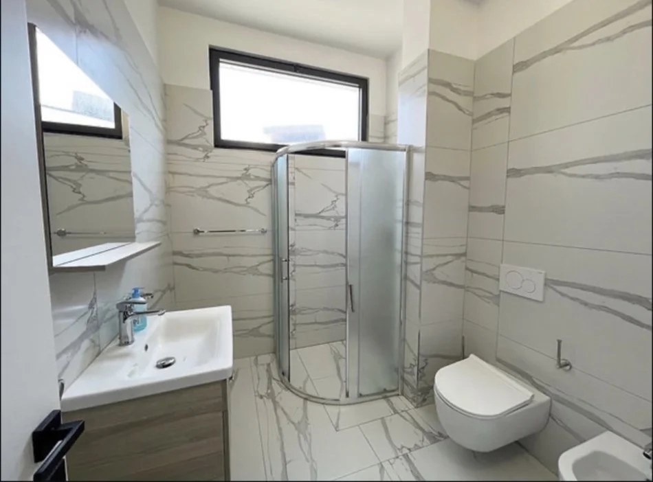 Tirane, jepet me qera Vile 3+1 Kati 0, 350 m² (TEG)