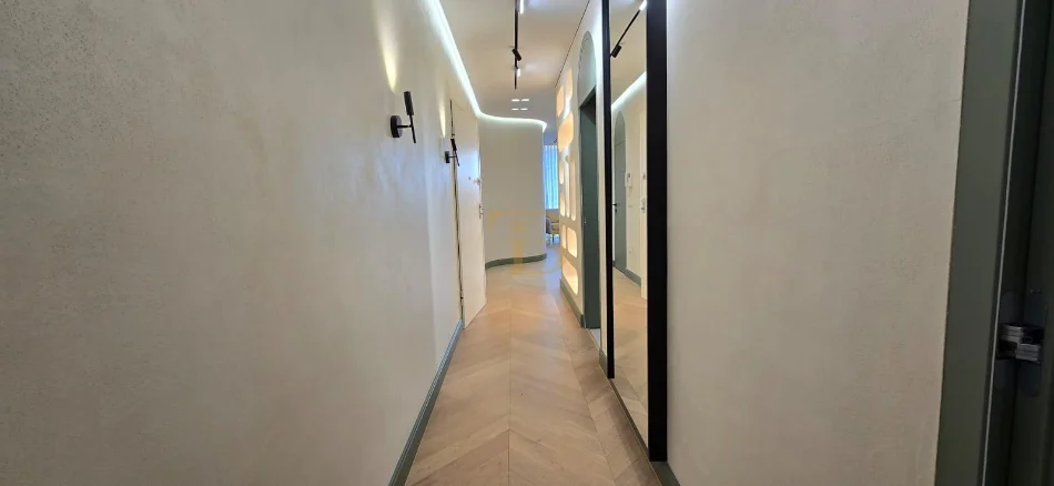 Tirane, jepet me qera ambjent biznesi Kati 1, 156 m² 2.700 € 