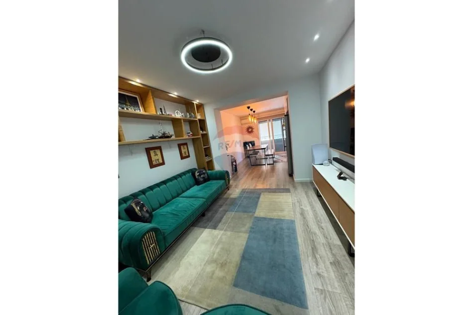 Tirane, shitet apartament 2+1 Kati 3, 93 m² 