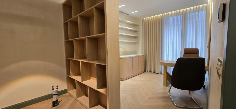 Tirane, jepet me qera ambjent biznesi Kati 1, 156 m² 2.700 € 