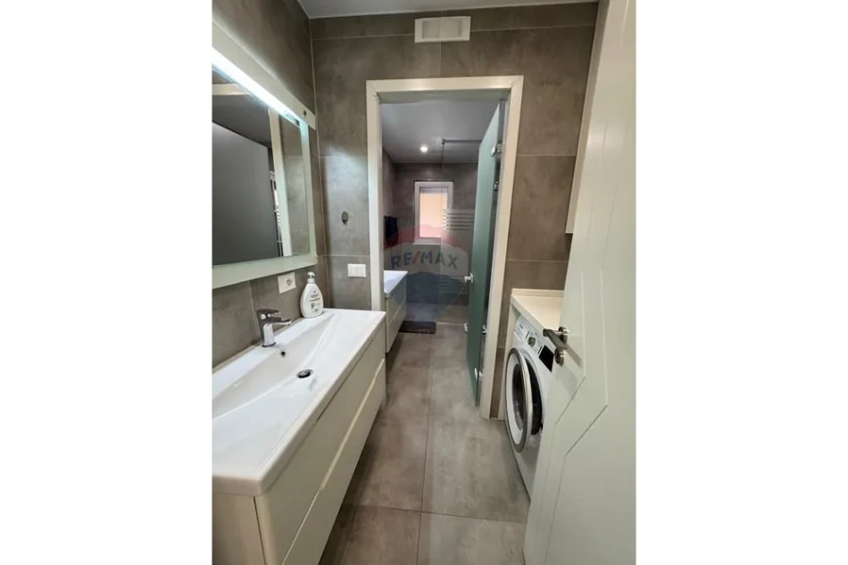 Tirane, shitet apartament 2+1 Kati 3, 93 m² 