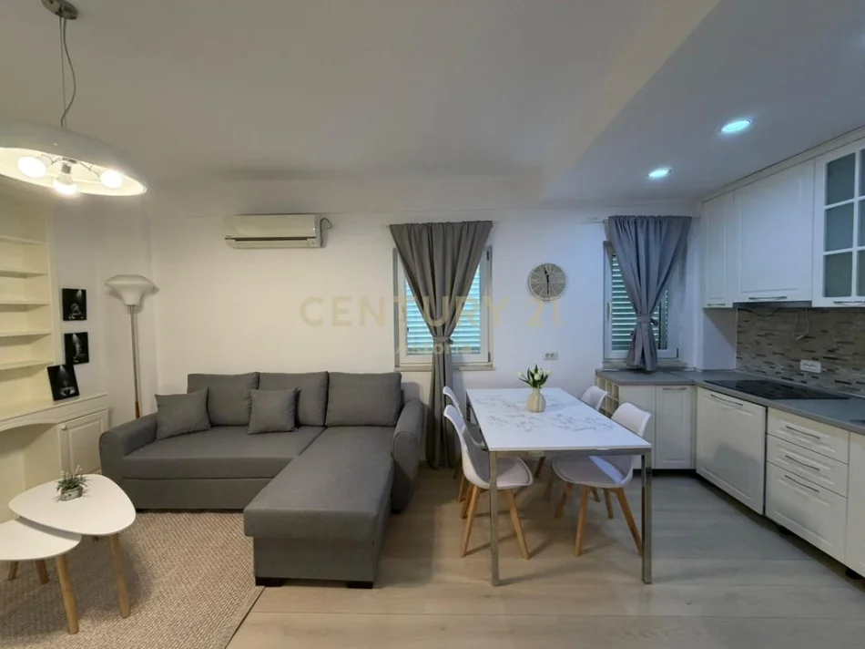 Tirane, jepet me qera apartament 1+1 Kati 2, 80 m² 600 € 