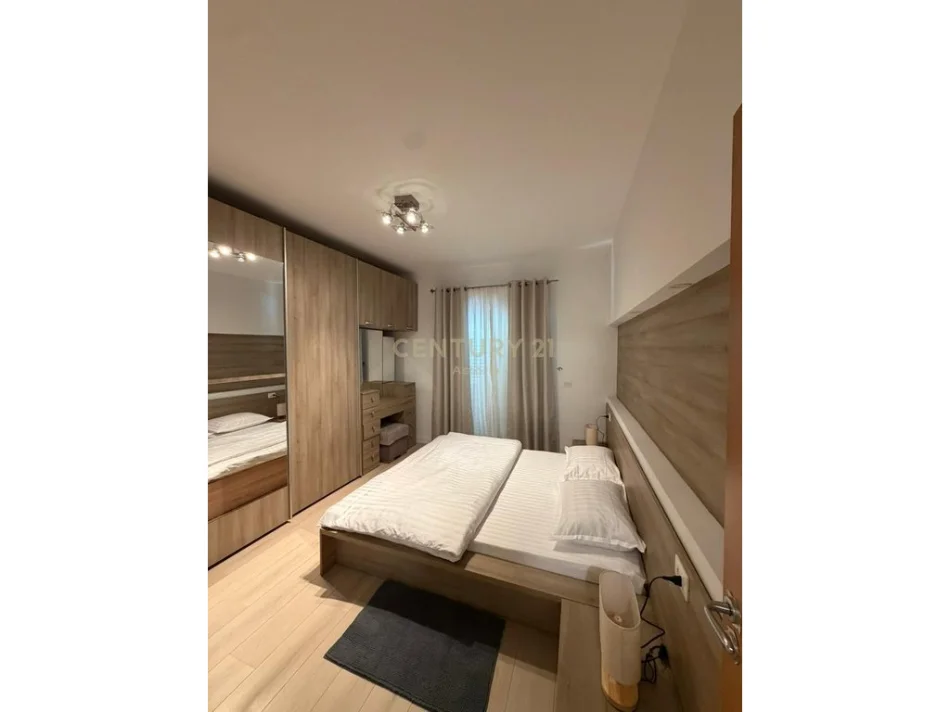 Tirane, jepet me qera apartament 1+1 Kati 2, 80 m² 600 € 