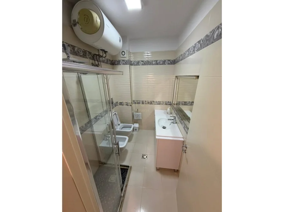 Tirane, jepet me qera apartament 1+1 Kati 2, 80 m² 600 € 
