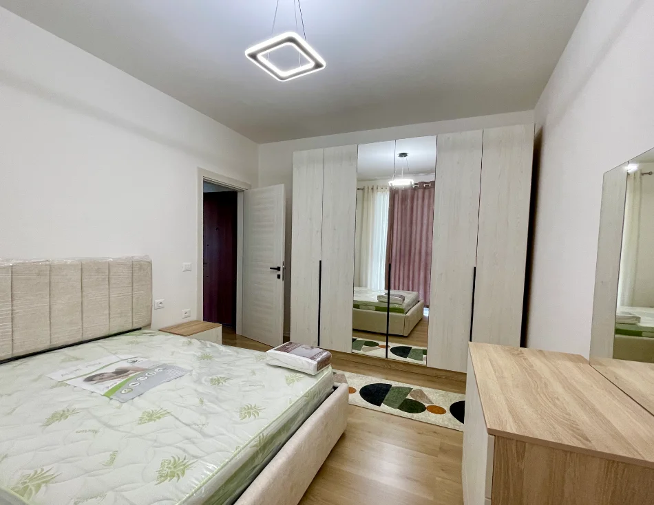Tirane, jepet me qera apartament 1+1+Aneks+Ballkon Kati 2, 67 m² 450 € (paskuqan)