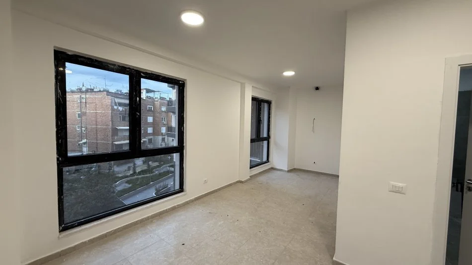 Tirane, jepet me qera ambjent biznesi Kati 3, 89 m² 800 € (tefta tashko)