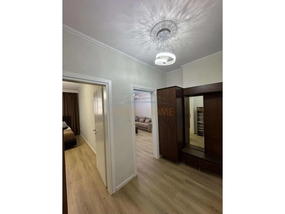 Tirane, jepet me qera apartament 1+1 Kati 5, 71 m² 600 € (21 Dhjetori)