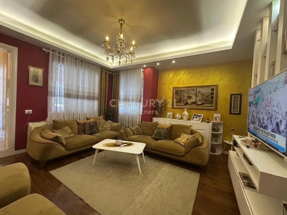 Tirane, shitet apartament 1+1+Ballkon Kati 7, 160 m² 168.000 € (Kthesa e Kamzes)