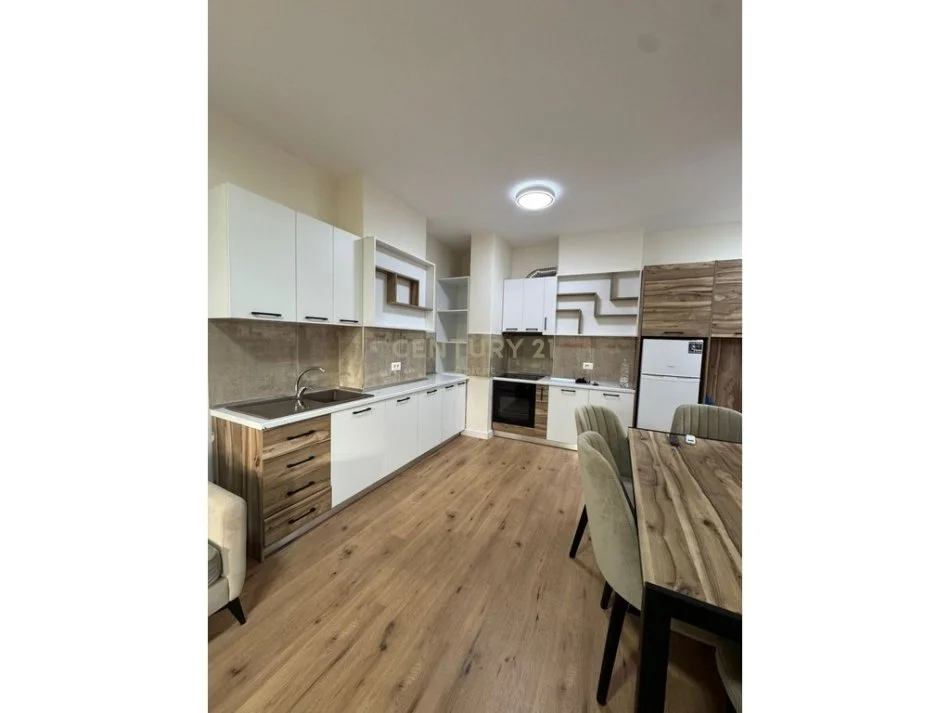 Tirane, jepet me qera apartament 1+1 Kati 7, 60 m² 550 € (Yzberisht)