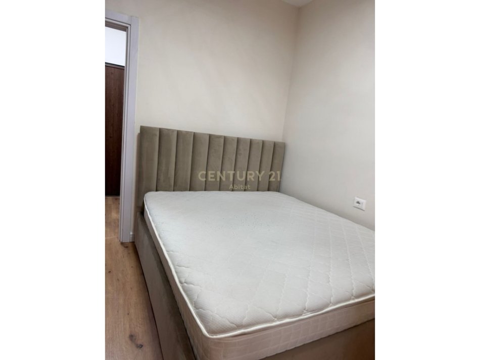 Tirane, jepet me qera apartament 1+1 Kati 7, 60 m² 550 € (Yzberisht)