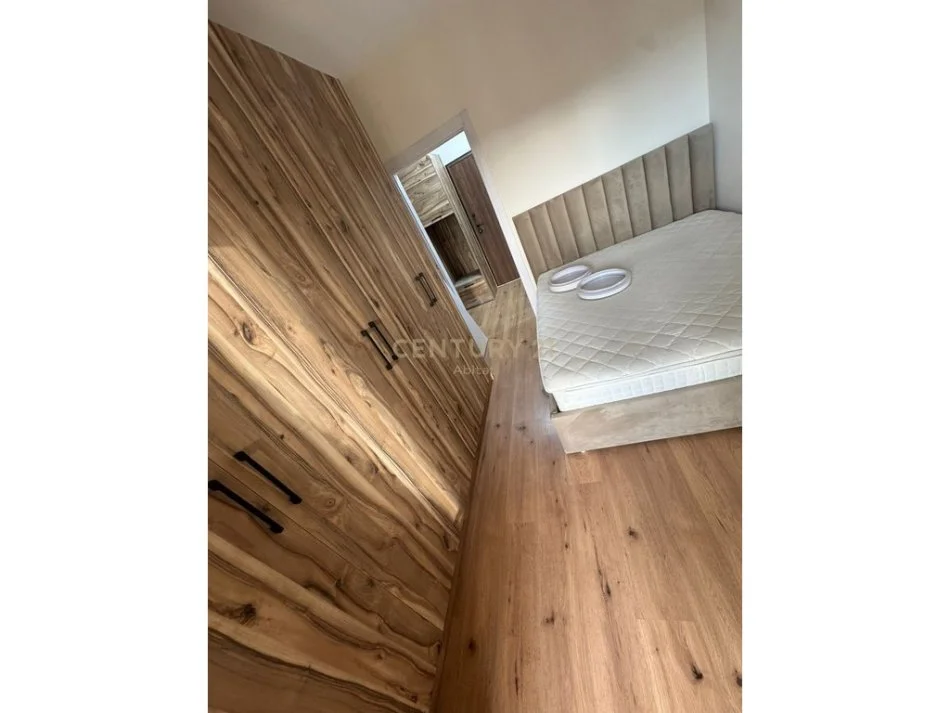 Tirane, jepet me qera apartament 1+1 Kati 7, 60 m² 550 € (Yzberisht)