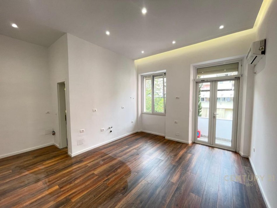 Tirane, jap me qera apartament Kati 3, 37 m² 600 € (Sheshi willson)