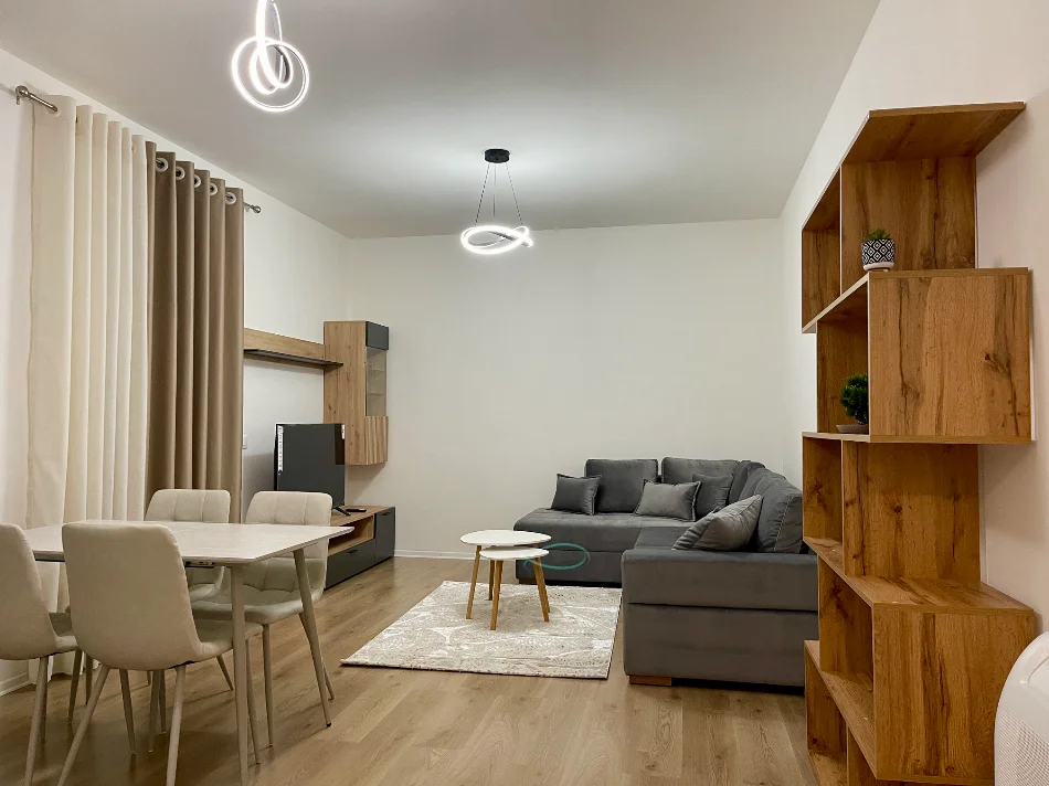 Tirane, jepet me qera apartament 1+1+Aneks+Ballkon Kati 2, 67 m² 420 € (paskuqan)