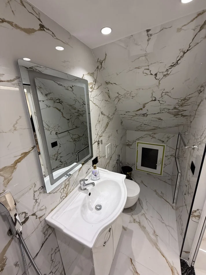 Tirane, jepet me qera ambjent biznesi Kati 0, 80 m² 1.000 € (Tek Ambasades Amerikane)