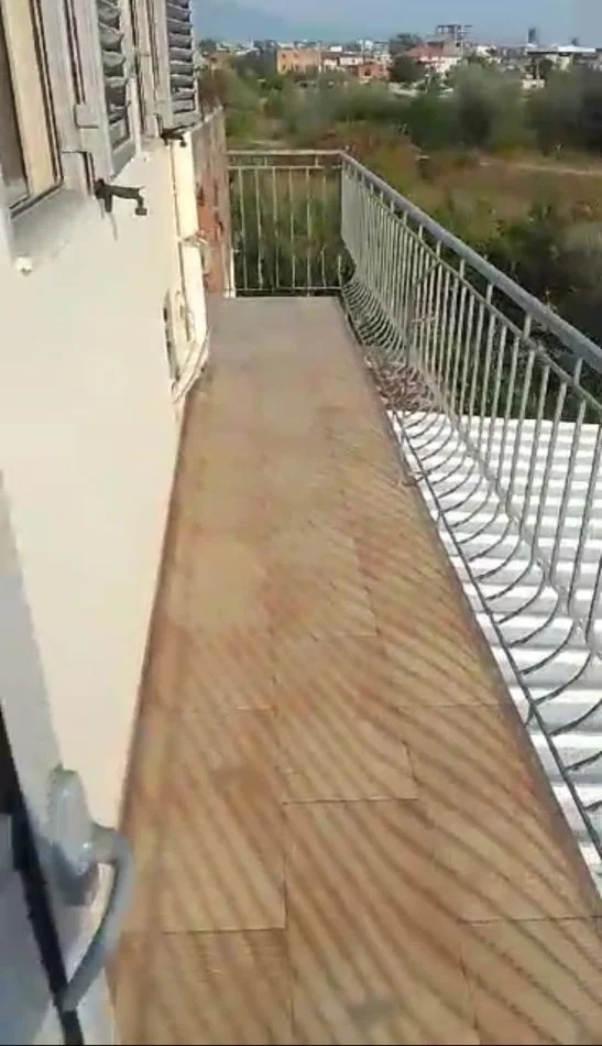 Tirane, jepet me qera shtepi 2+1+Ballkon Kati 2, 120 m² 250 € 