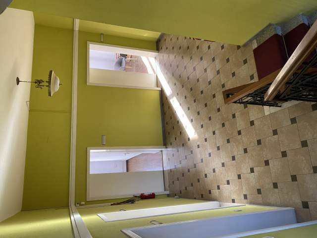 Tirane, jepet me qera Vile 3 Katshe Kati 2, 600 m² 9.600 Euro (Rruga Luigj Gurakuqi)