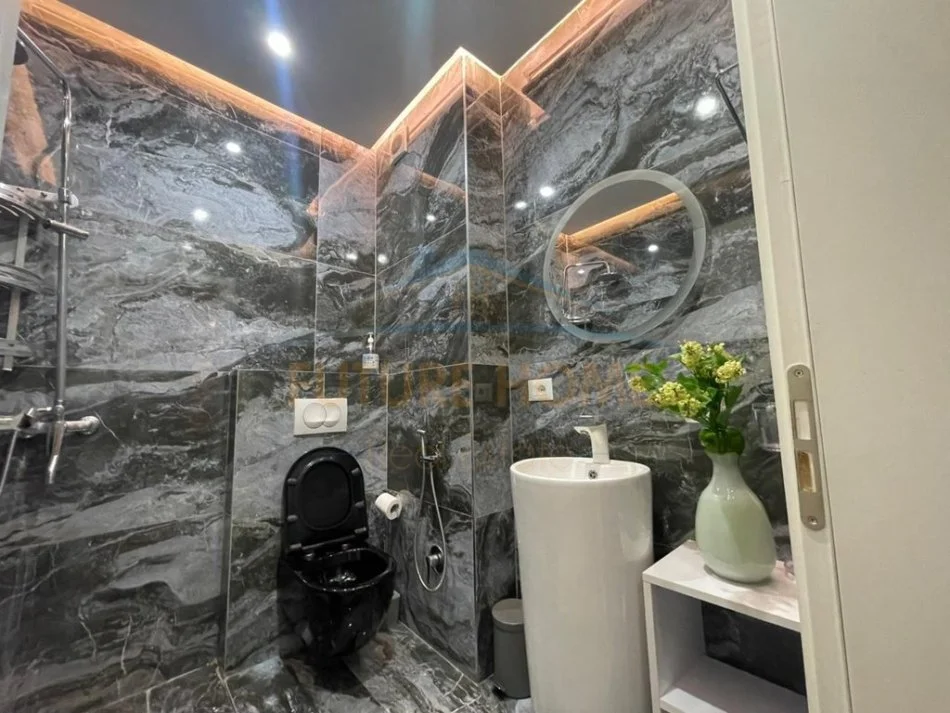 Tirane, shitet apartament 3+1+Ballkon Kati 3, 130 m² 390.000 € (Rruga e Elbasanit)