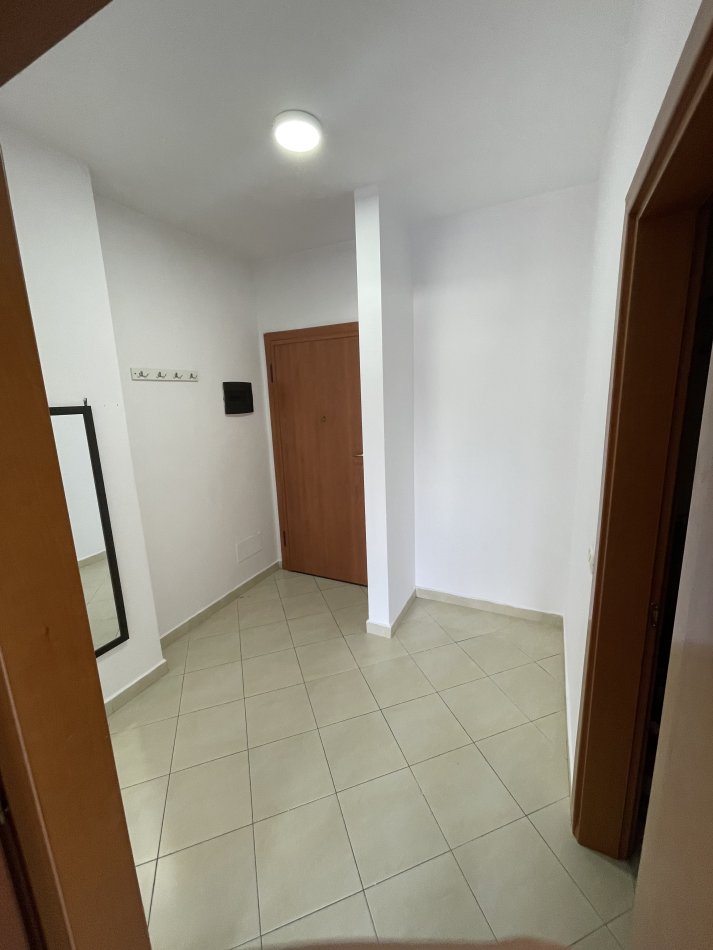 Tirane, jepet me qera apartament 1+1+Ballkon Kati 4, 74 m² 350 € (Don Bosko)