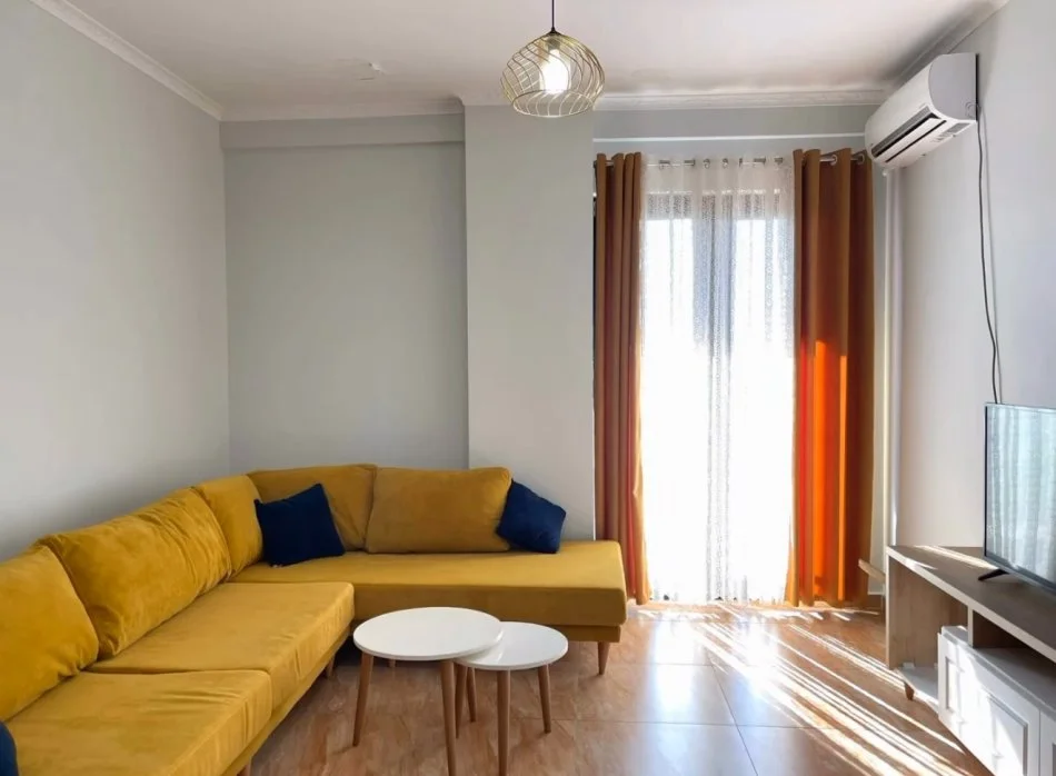 Tirane, jepet me qera apartament 1+1+Ballkon Kati 8, 65 m² 500 € (Rr Dibres, Prane Farmacia 10)