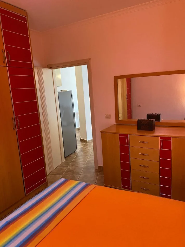 Tirane, jepet me qera apartament 1+1 Kati 3, 65 m² 350 € (Spar 2 ne Fresk)