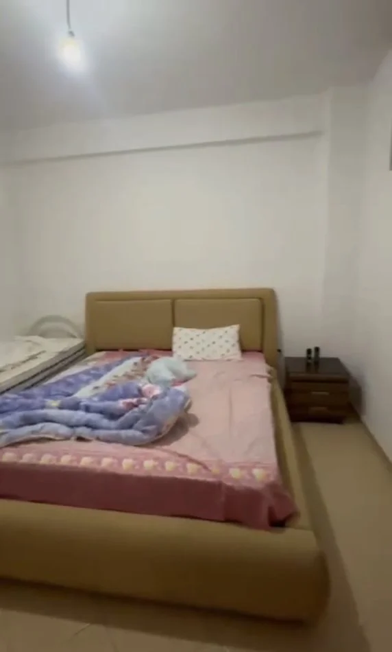 Tirane, jepet me qera apartament 2+1+Ballkon Kati 4, 90 m² 350 € (Yzberisht te Nela 6)