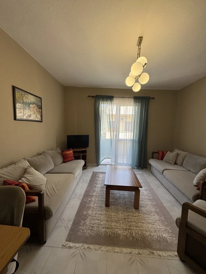 Tirane, jepet me qera apartament 2+1+Ballkon Kati 7, 100 m² 490 € (Perballe Kompleksit Delijorgji)