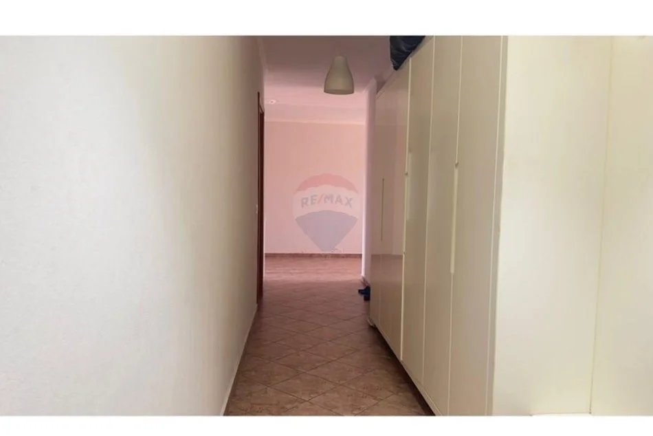 Tirane, jepet me qera apartament 2+1 , 100 m² 600 € (Pazari i Ri, Rruga Tefta Tashko, 9-Kateshet)