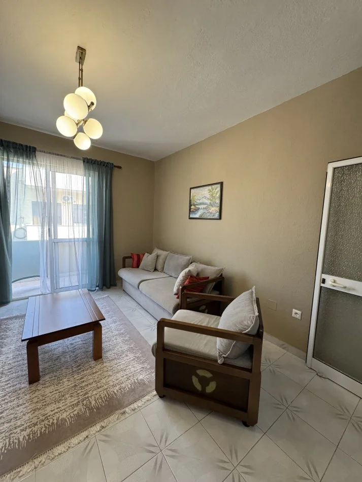 Tirane, jepet me qera apartament 2+1+Ballkon Kati 7, 100 m² 500 € (Rruga e Kavajes)