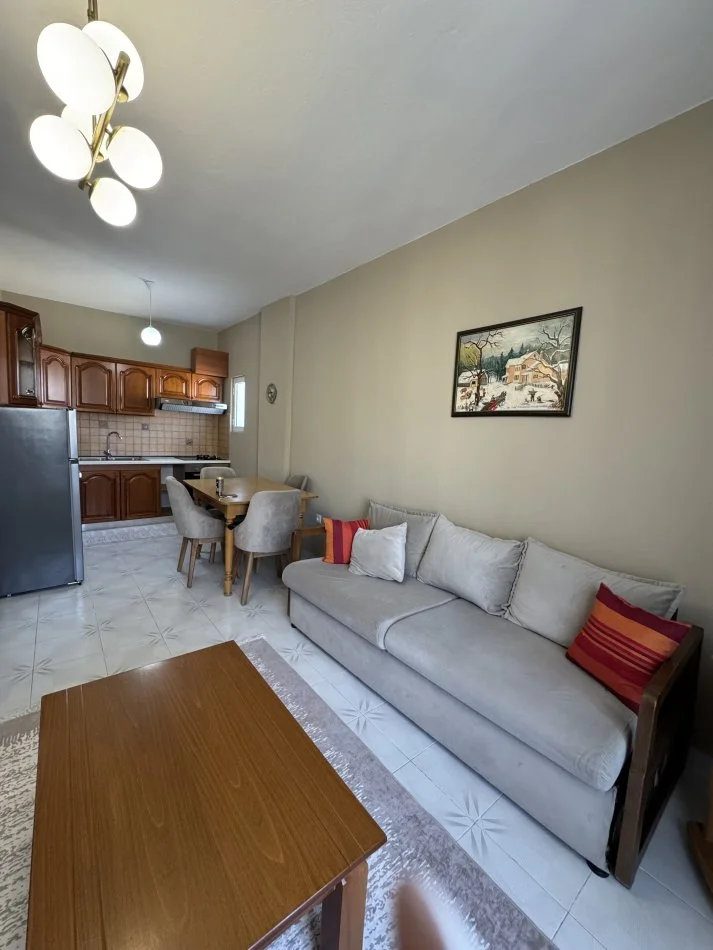 Tirane, jepet me qera apartament 2+1+Ballkon Kati 7, 100 m² 500 € (Rruga e Kavajes)